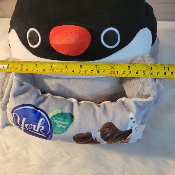 Zuru Snackles Dennis Penguin Plush Toy - Black, Gray, and Red - Picture 10 of 10